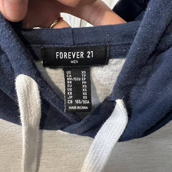 Forever 21 sweater with hood - Picture 3 of 3